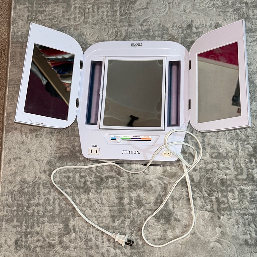 Great portable Light up make up Mirror